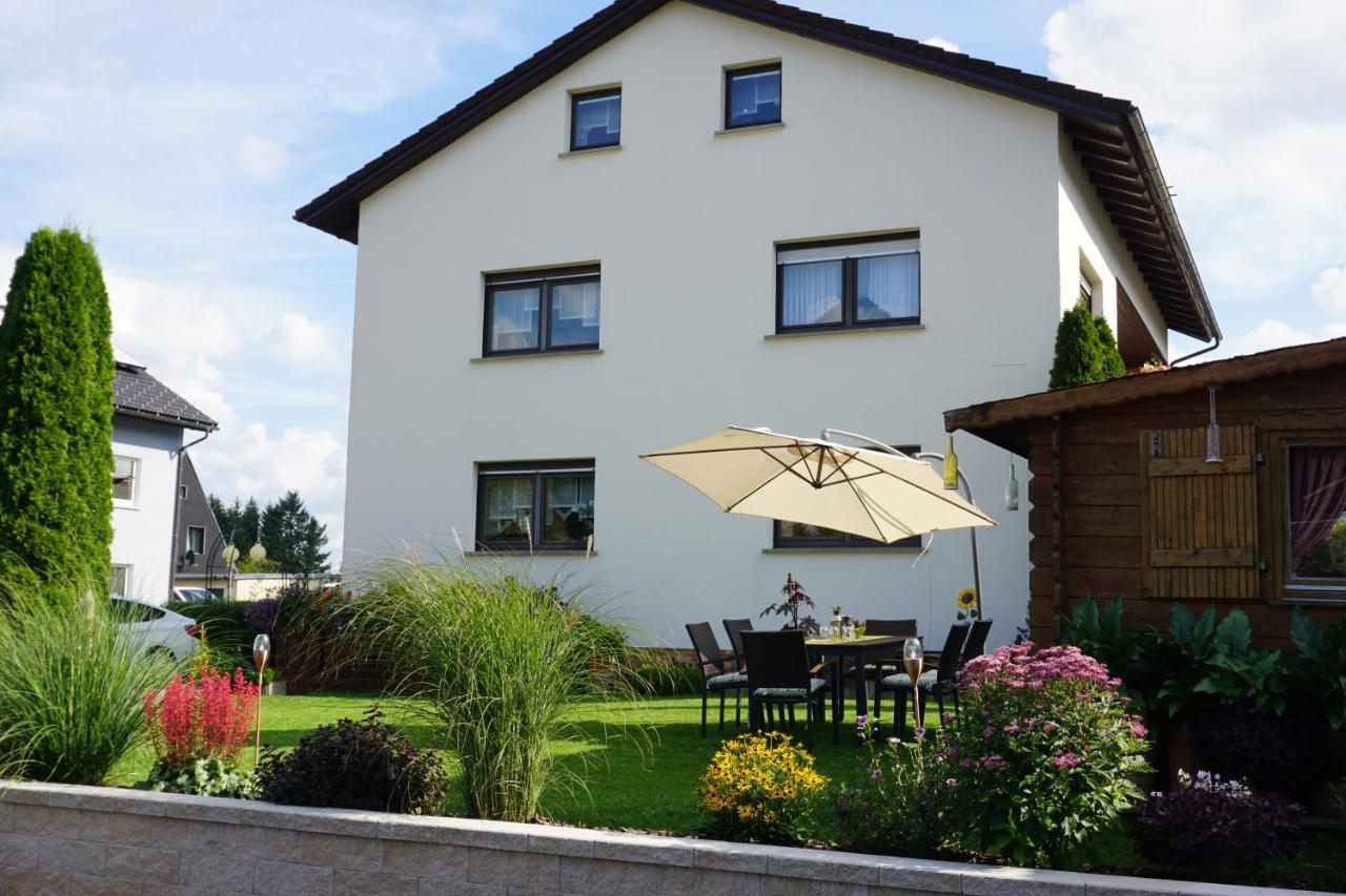Ferienwohnungen Und Gaestezimmer Herrmann Steinbach am Wald Exterior foto