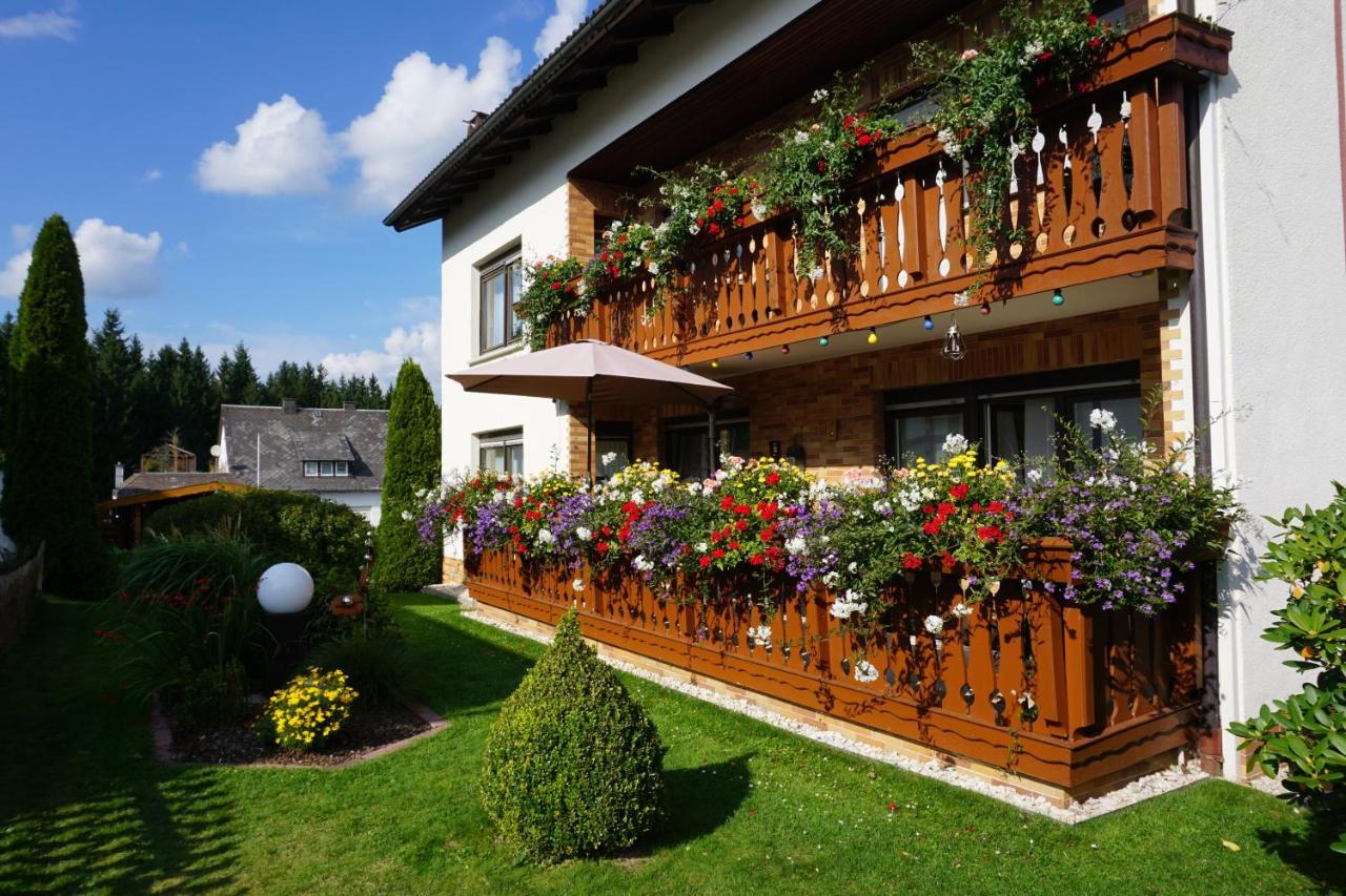 Ferienwohnungen Und Gaestezimmer Herrmann Steinbach am Wald Exterior foto